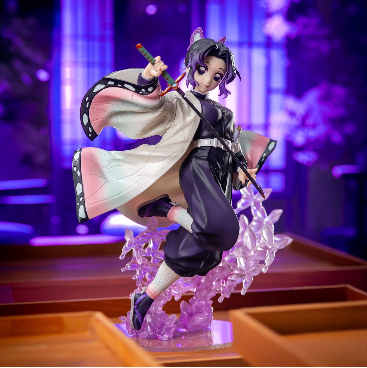 Banpresto -Demon Slayer Kimetsu no Yaiba Luminasta Shinobu Kocho Figure